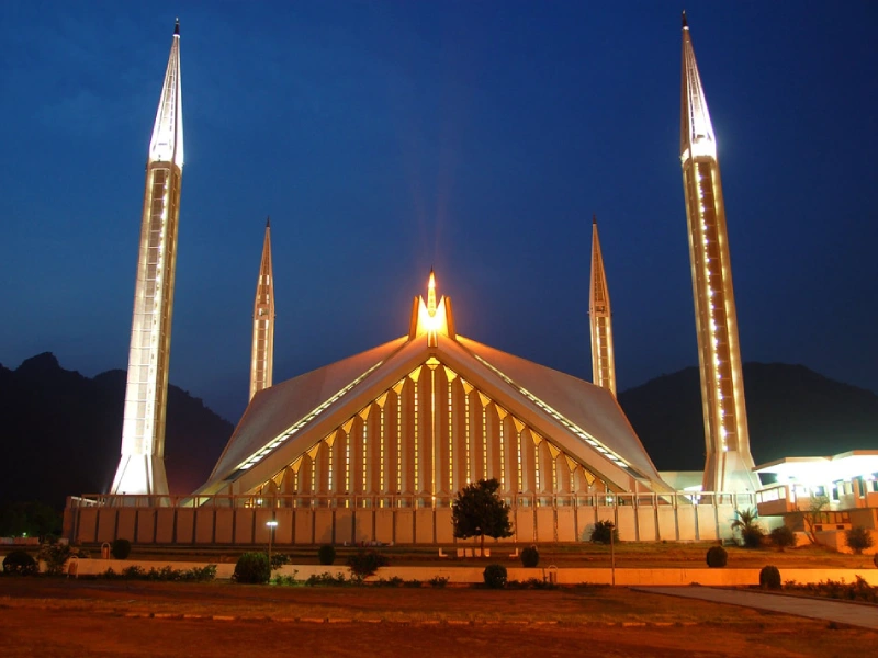 Luce della Moschea di Faisal, Moschea Faisal